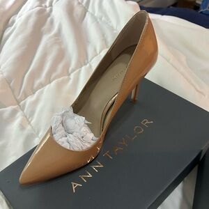 Ann Taylor nude pumps